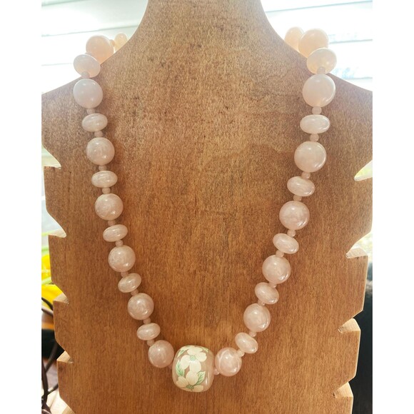 Vintage 1930s Translucent Pink Catalin Bead Necklace with Hibiscus Decal - Picture 3 of 10